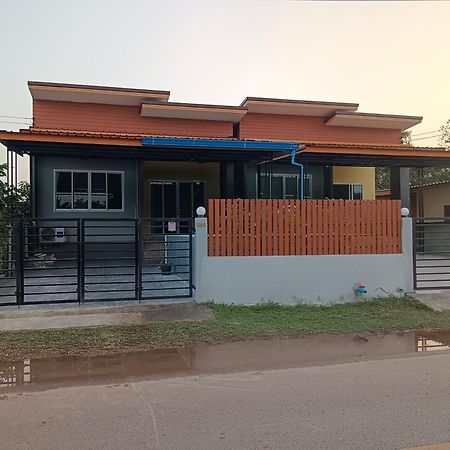 Hotel Maruay Surat Thani Esterno foto