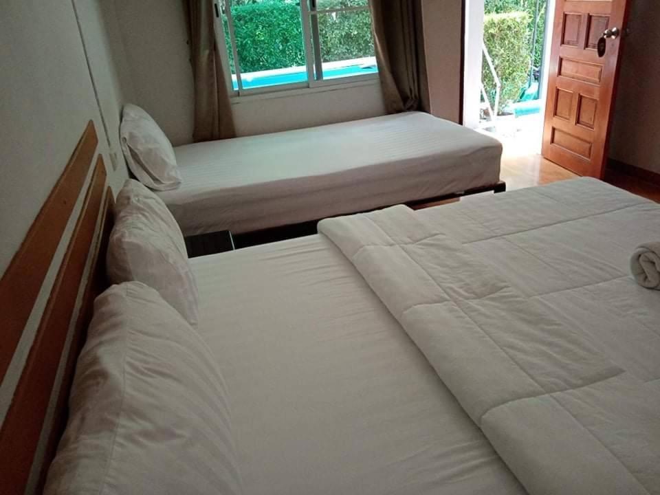 Hotel Maruay Surat Thani Esterno foto
