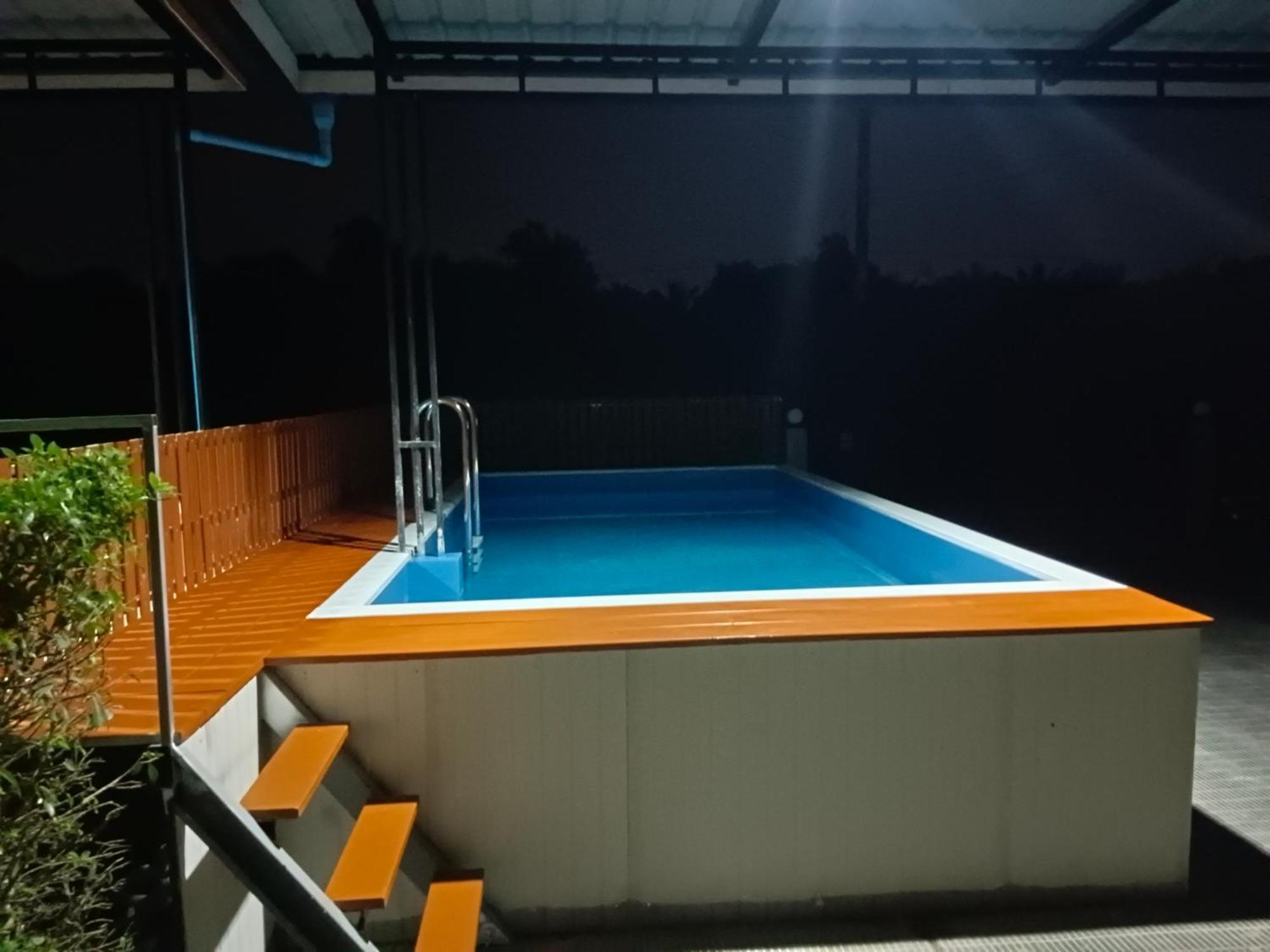 Hotel Maruay Surat Thani Esterno foto