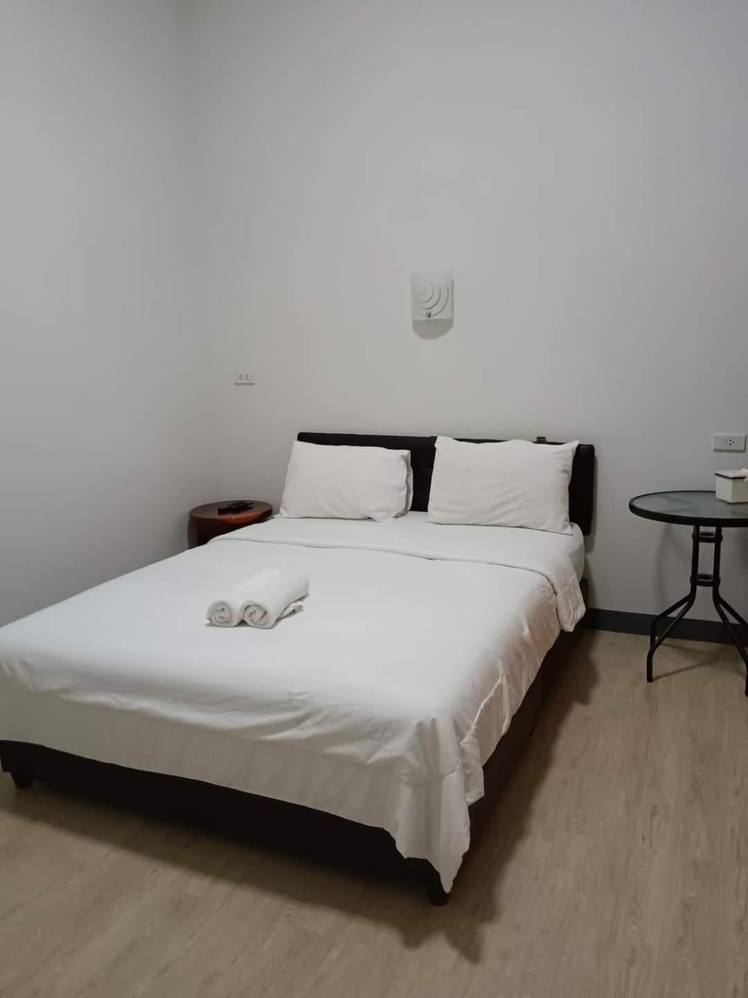 Hotel Maruay Surat Thani Esterno foto