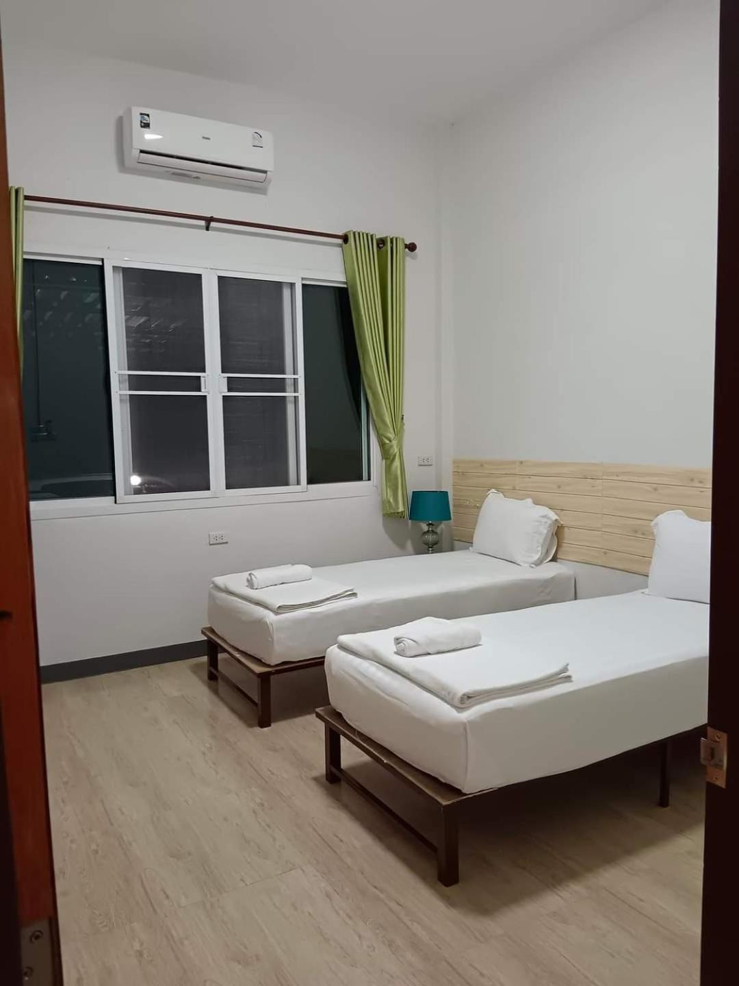 Hotel Maruay Surat Thani Esterno foto