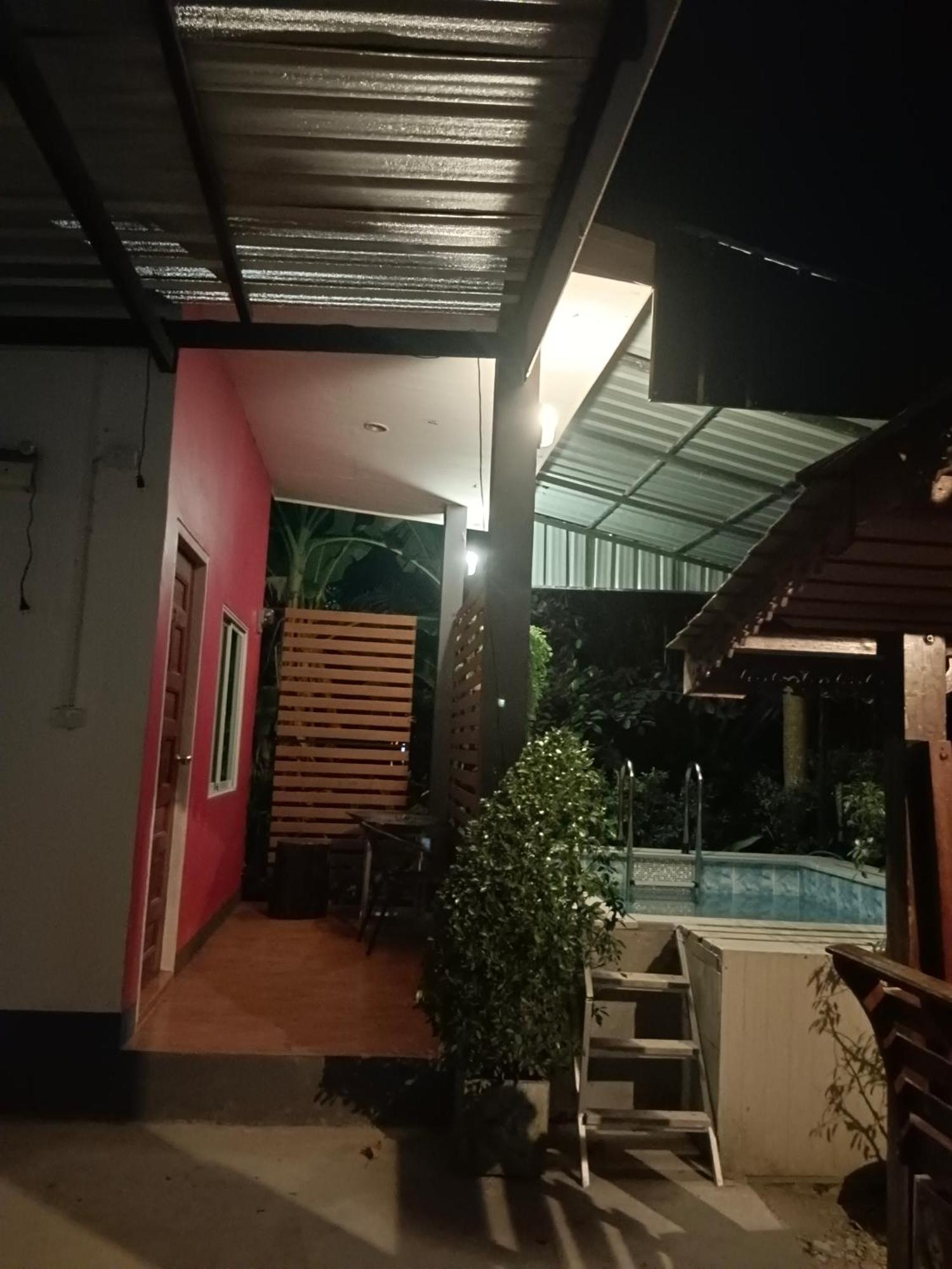 Hotel Maruay Surat Thani Esterno foto