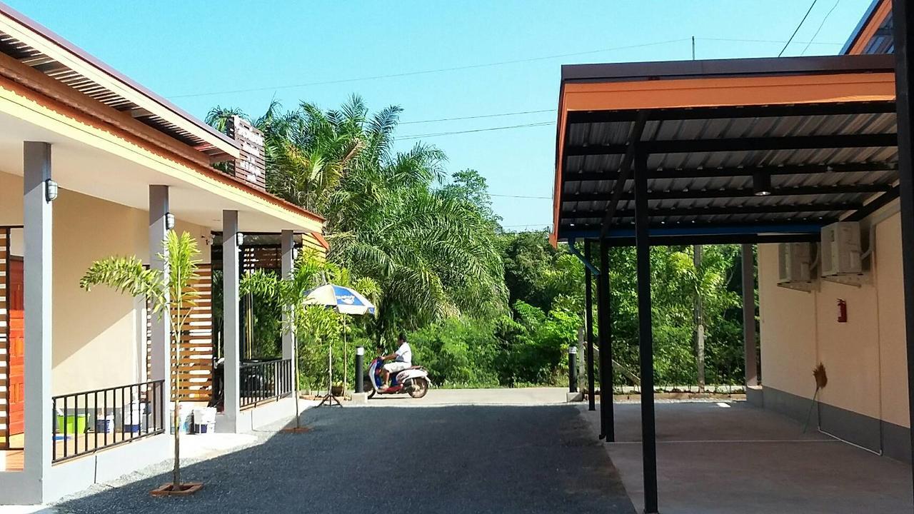 Hotel Maruay Surat Thani Esterno foto