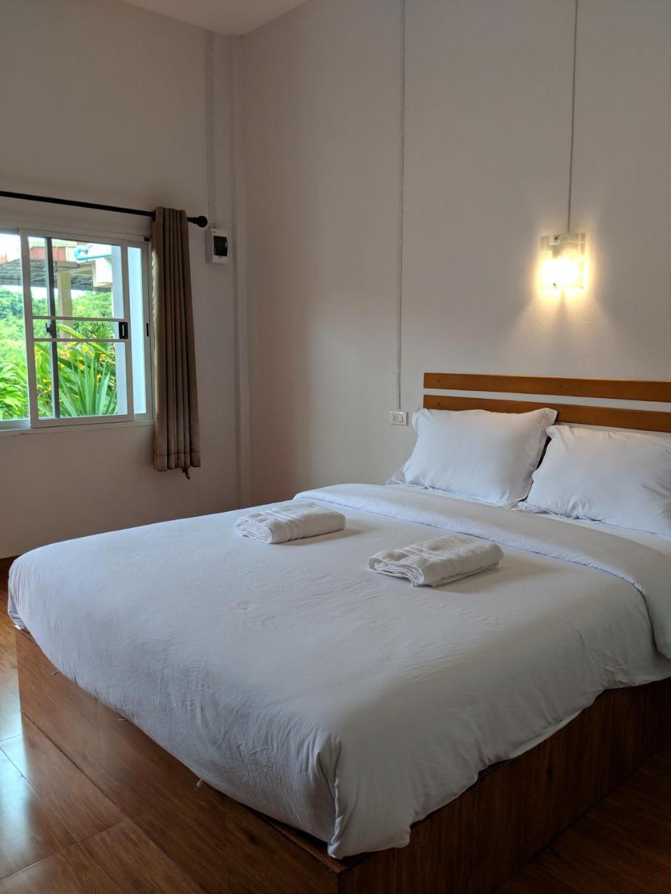 Hotel Maruay Surat Thani Esterno foto