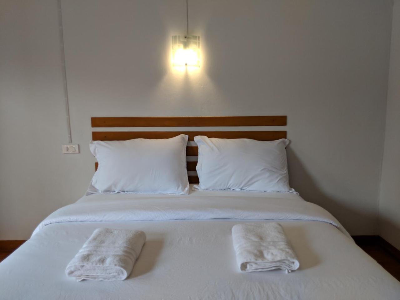 Hotel Maruay Surat Thani Esterno foto