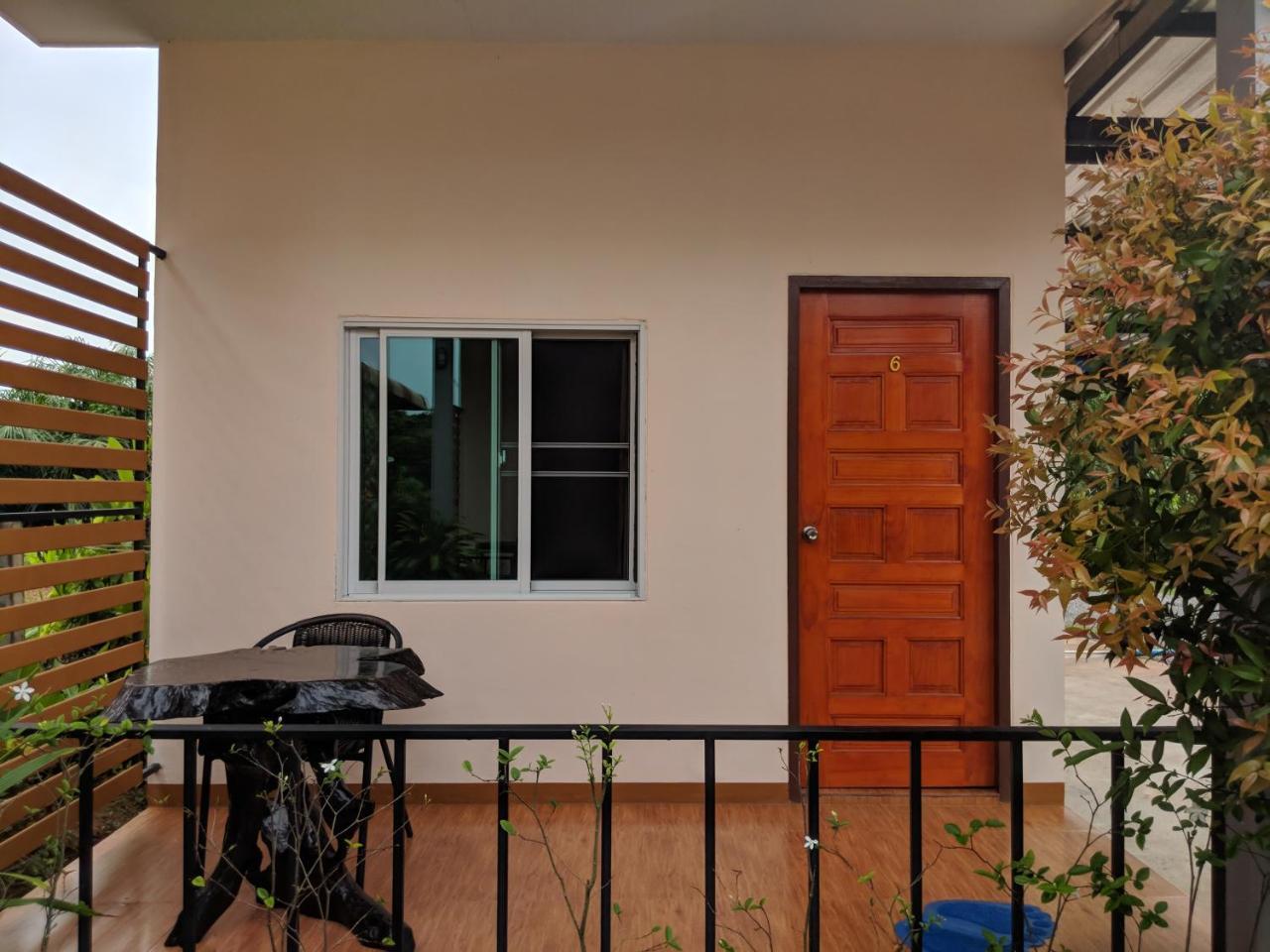 Hotel Maruay Surat Thani Esterno foto