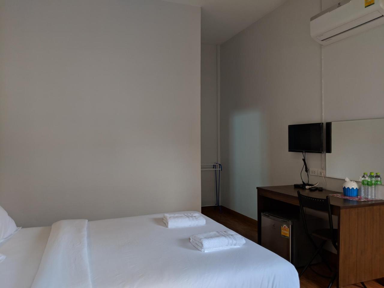 Hotel Maruay Surat Thani Esterno foto