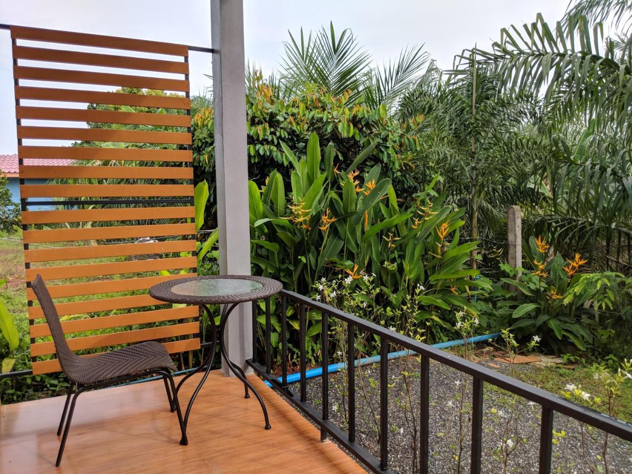Hotel Maruay Surat Thani Esterno foto