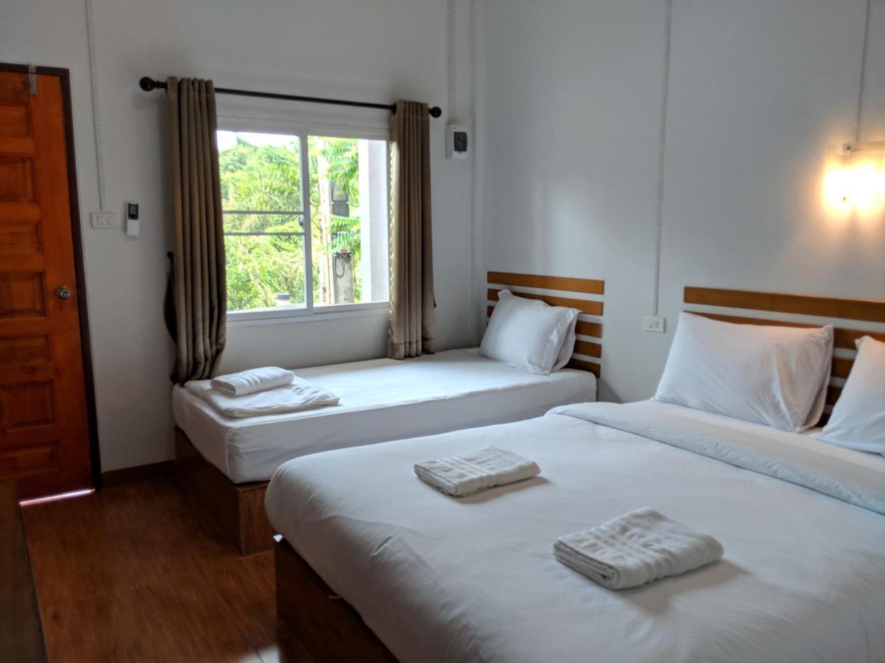 Hotel Maruay Surat Thani Esterno foto