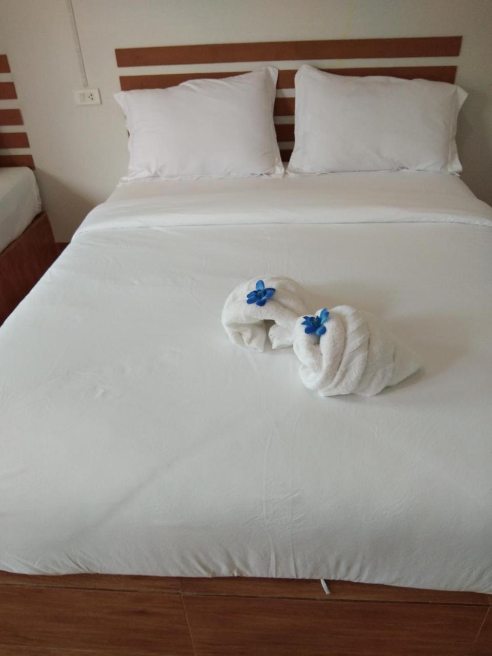 Hotel Maruay Surat Thani Esterno foto