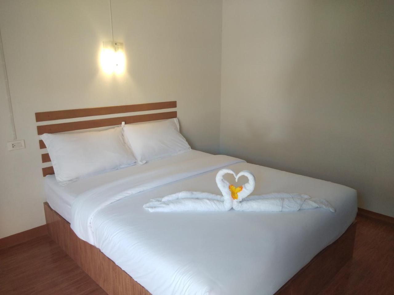 Hotel Maruay Surat Thani Esterno foto