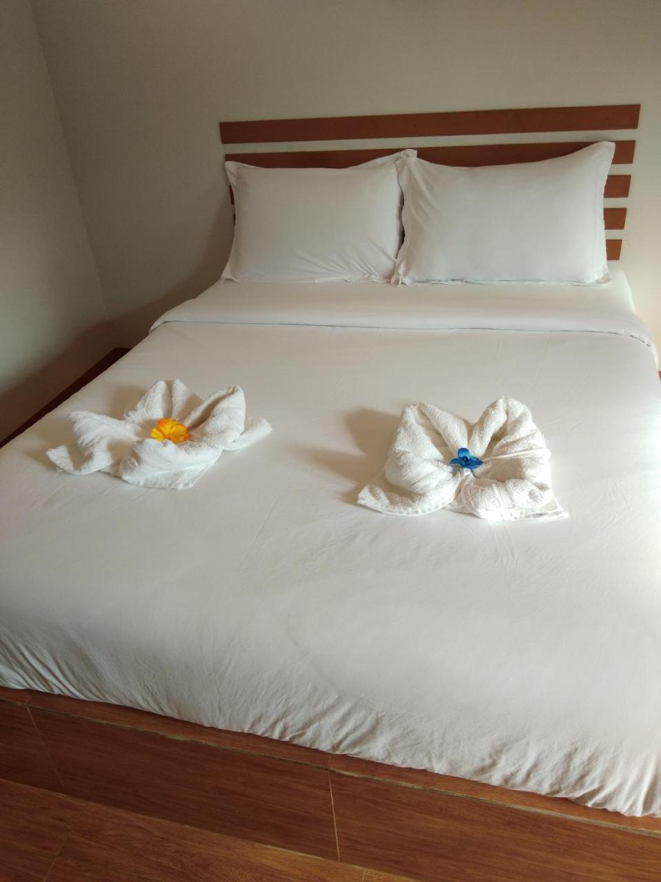 Hotel Maruay Surat Thani Esterno foto