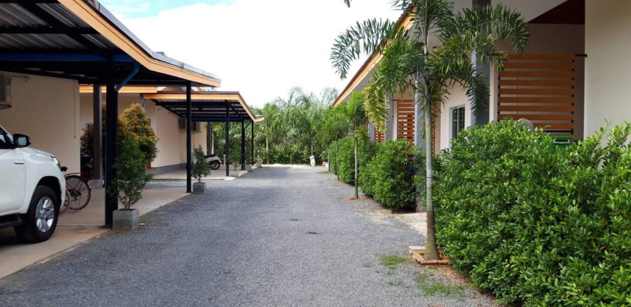 Hotel Maruay Surat Thani Esterno foto