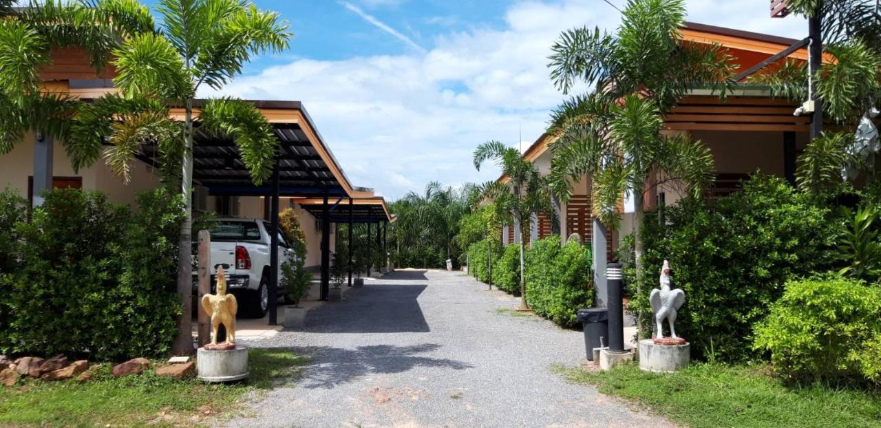Hotel Maruay Surat Thani Esterno foto
